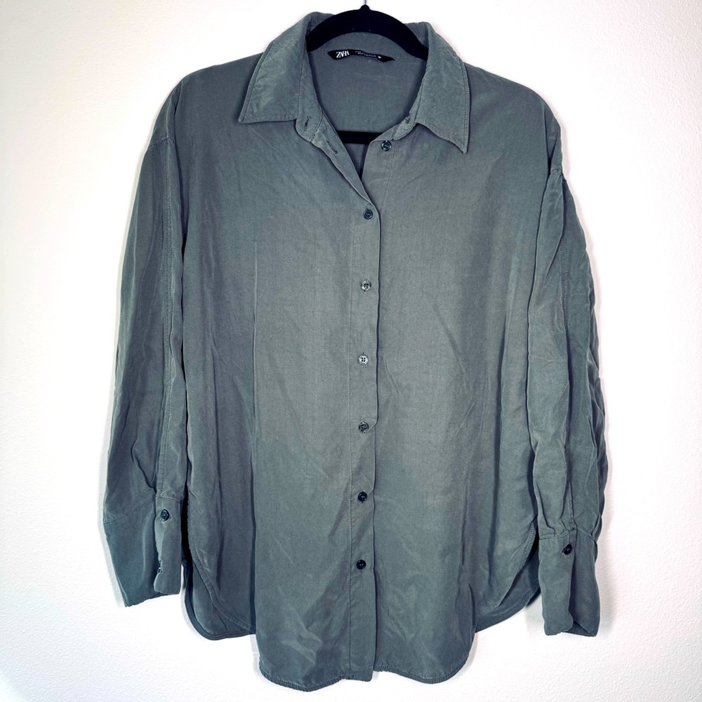 Zara Button Down Shirt Women's Medium 5 Long Sleeve Soft Flowy High Sides